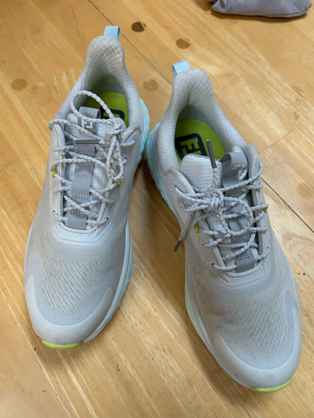 Golf shoes foot joy spikeless size 7.5